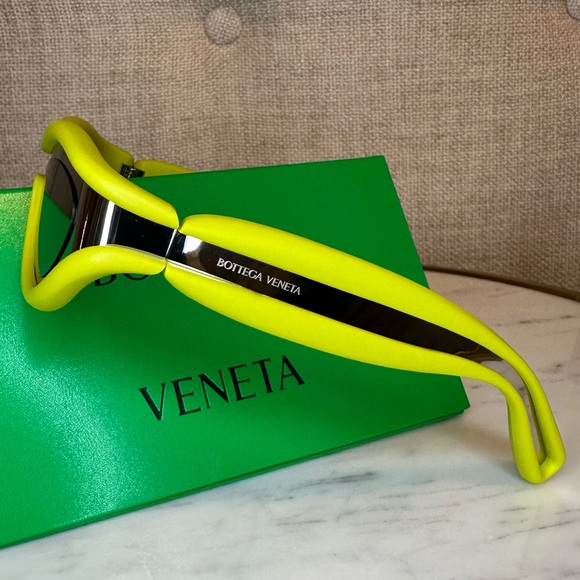New! Authentic BOTTEGA VENETA Green mirror Sunglasses. - Picture 10 of 13